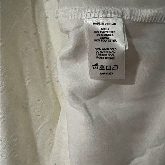 CeCe White Eyelet Blouse with Ruffle Sleeves Size Large - Picture 5 of 5